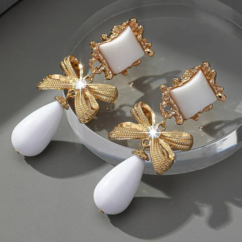 Sophia - Vintage earrings in white & gold