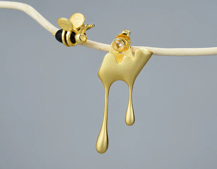Victoria - Dripping honey & bee ear earrings made of gold