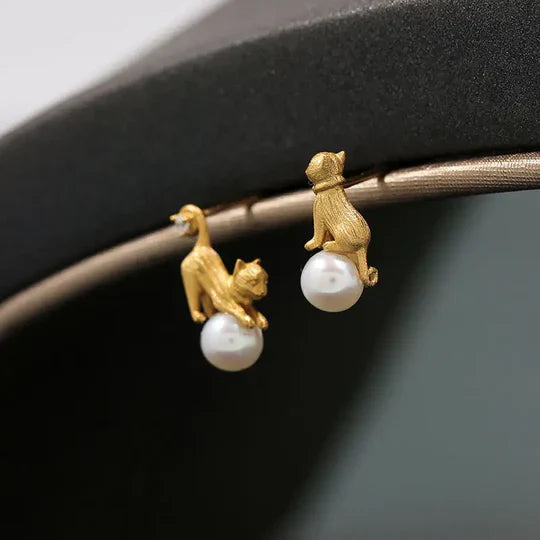 Vintage -golden cat earrings with pearl -  Glen | Silver