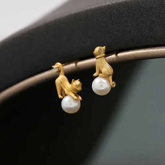 Vintage -golden cat earrings with pearl -  Glen | Silver
